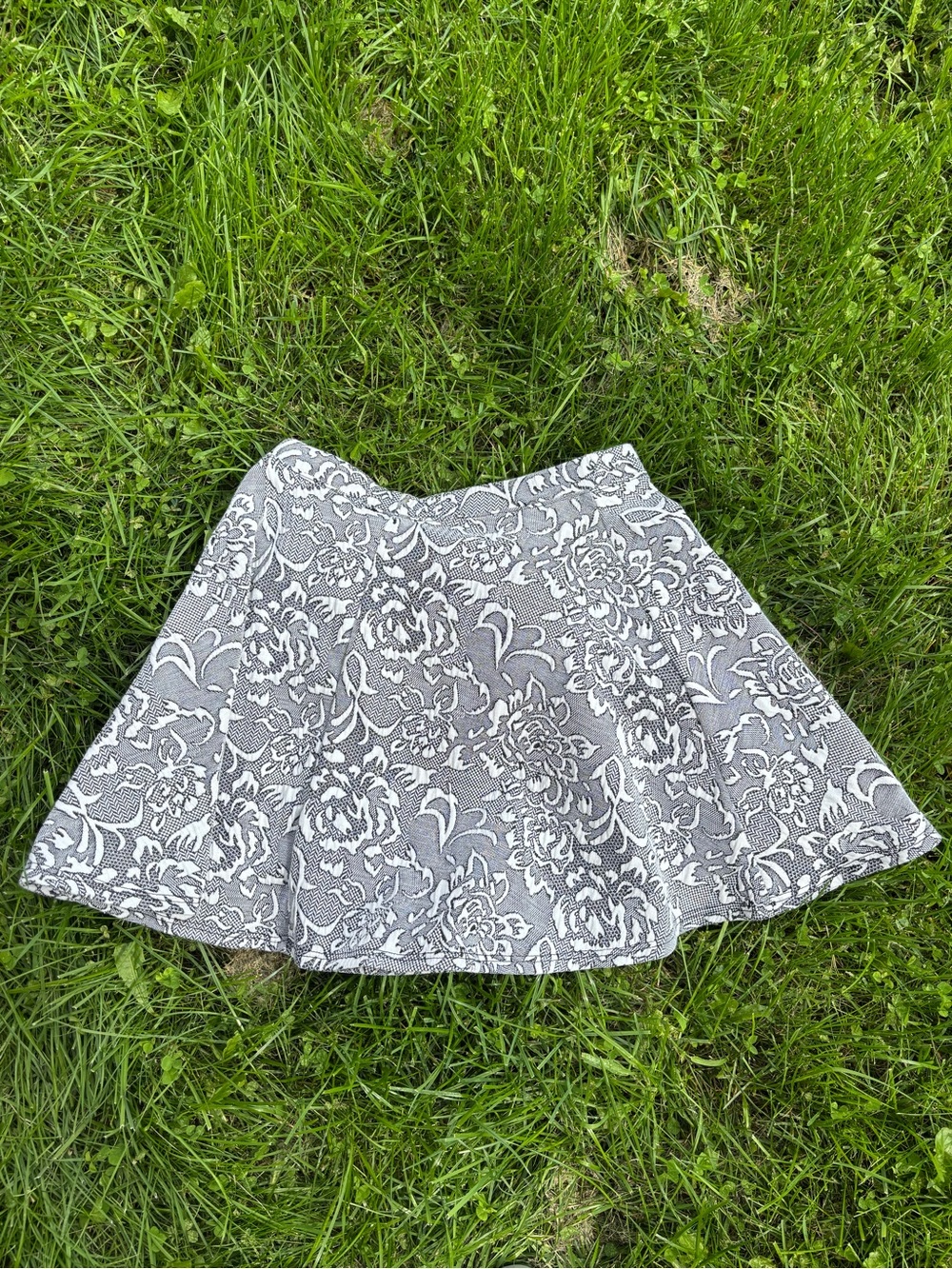 Forever 21 Gray and White Floral Skater Skirt